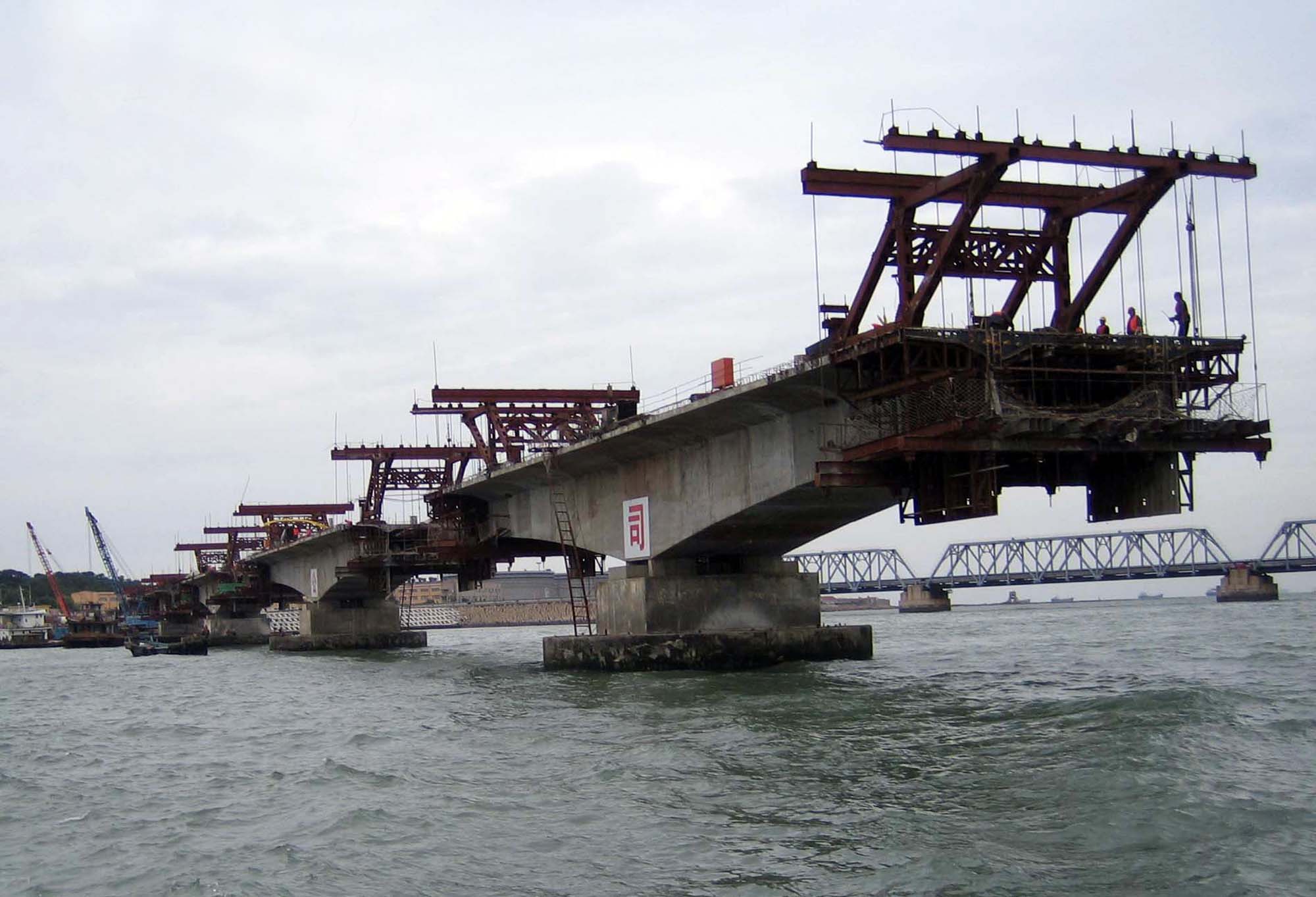 4施工中（第一联施工全景）1.jpg